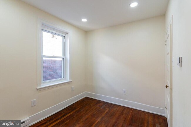 Building Photo - 5003 Pine St