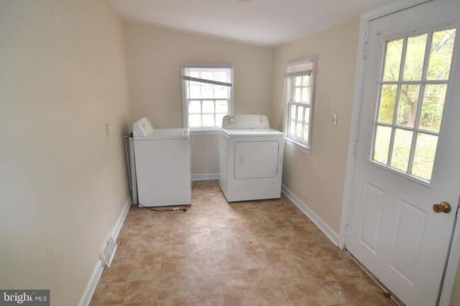 Building Photo - 5380 Beta Pl