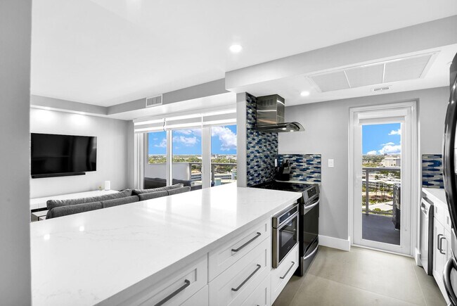 Building Photo - 2701 N Ocean Blvd