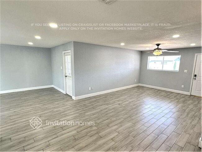 Building Photo - 3017 W Laurel Ln