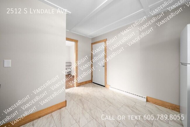 Building Photo - 2512 S Lyndale Ave