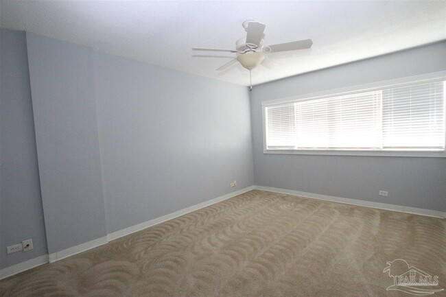 Building Photo - 825 Bayshore Dr