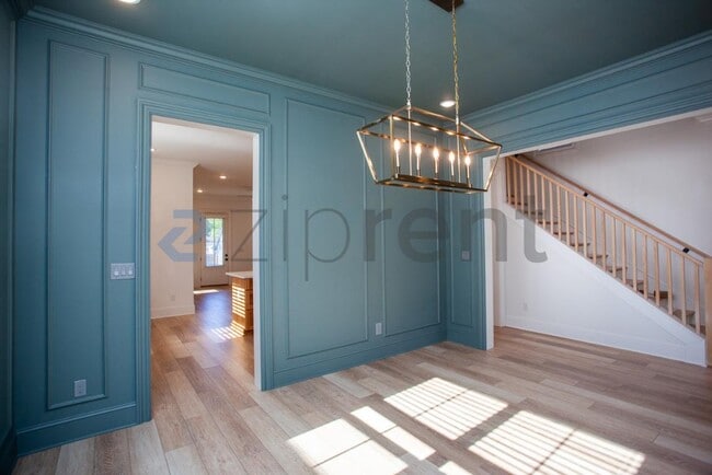 Building Photo - Unit