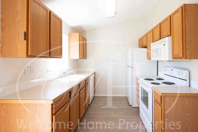 Building Photo - Newer 2 bed/2bath Home in Quiet Neighborhood