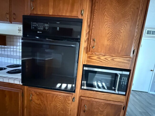 Building Photo - Victorville Green Tree Home- Refurbished 4 Bedrooms, 2 Bathrooms, New Paint,