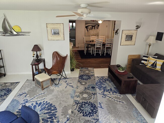 Living room - 4946 Saint Pauls Church Rd