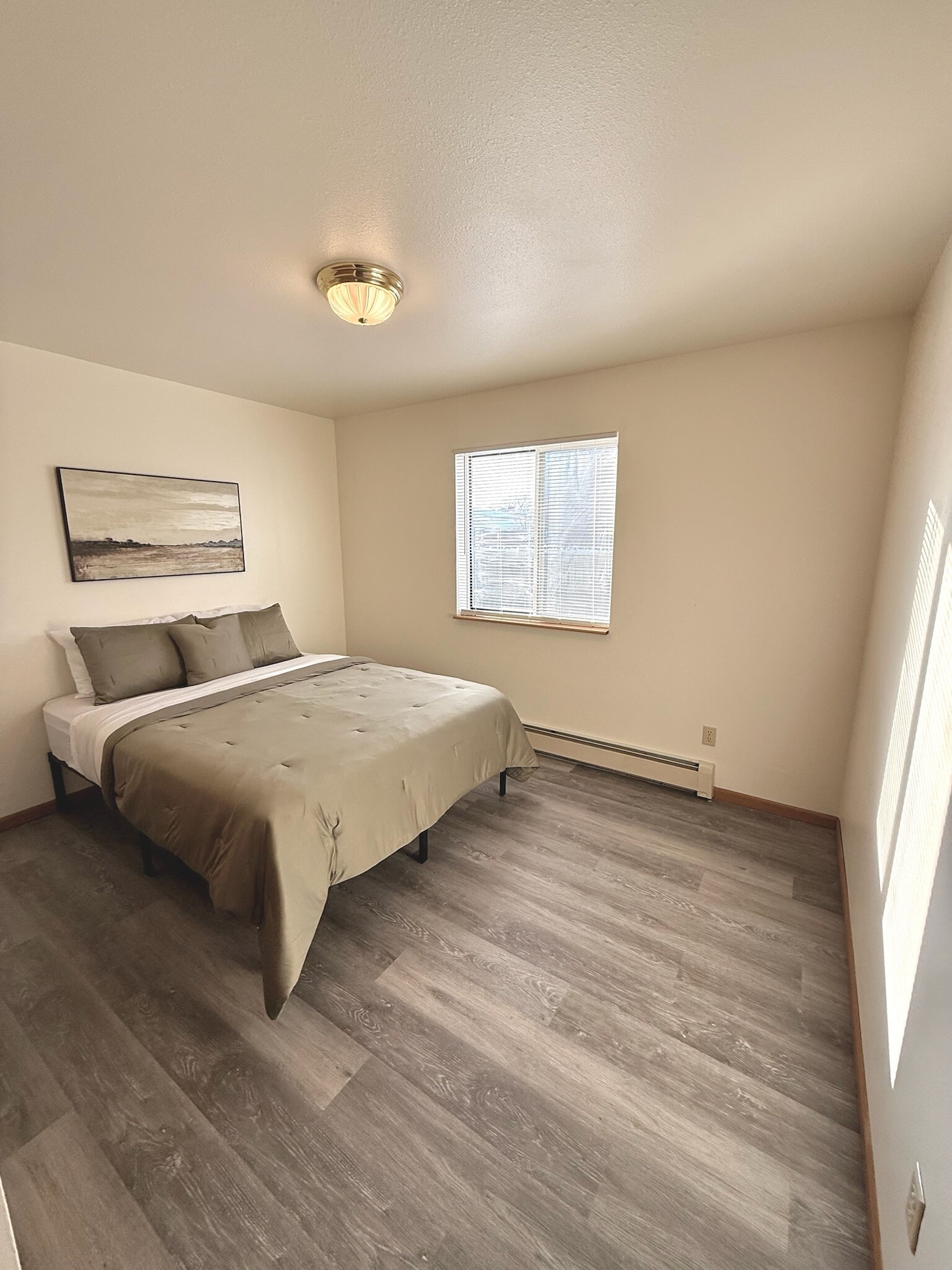 Building Photo - 1526 Lake Elmo Dr