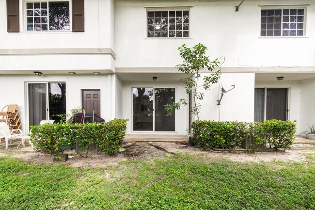 Building Photo - 4140 Napoli Lake Dr