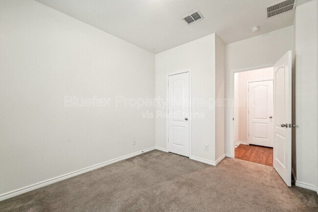 Building Photo - 3306 Putnam Fields