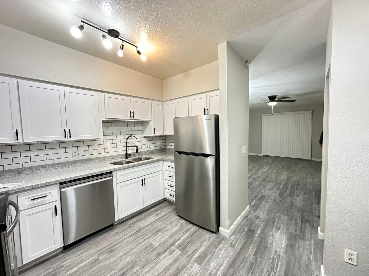 Building Photo - 2814 E Kathleen Rd