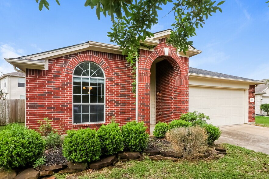 Building Photo - 25235 Clover Ranch Dr