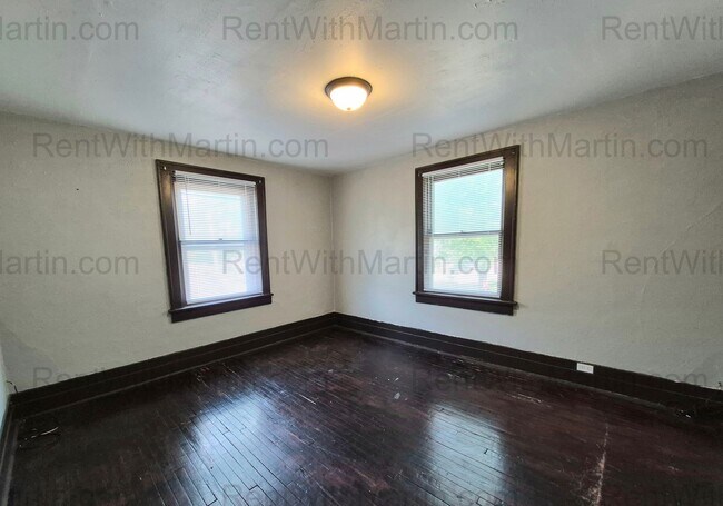 Building Photo - 1128 Mulberry St