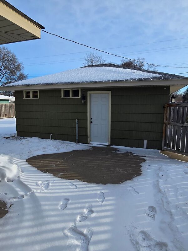 Building Photo - 5800 N Girard Ave