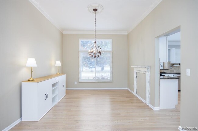 Building Photo - 5648 Whitfield Dr