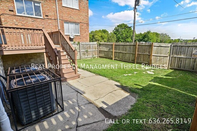 Building Photo - Tower Grove South 1br Upstairs Apartment