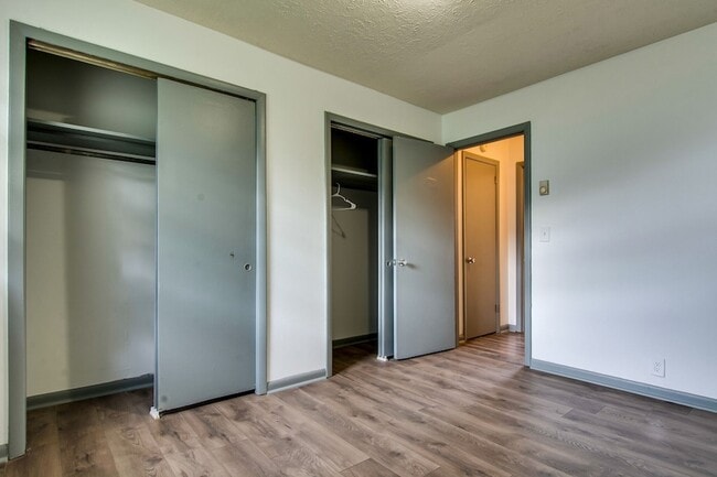 Building Photo - 1733 17th Ave N