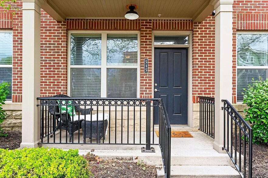 Front Porch / Patio - 515 W 1st Ave