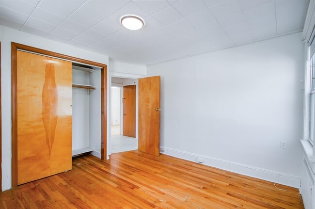 Building Photo - 470 Teaneck Rd