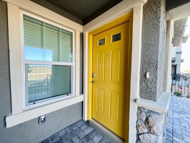 Building Photo - Cozy Newly Build 3 Bed & 2-1/2 Bath Townhome