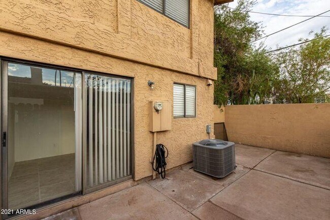 Building Photo - 1042 S Mariana St