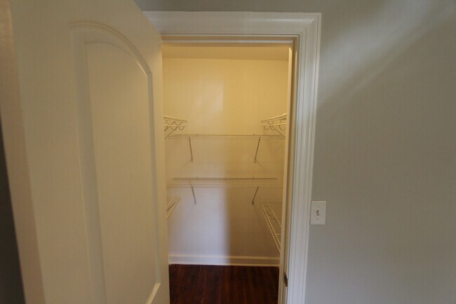 Building Photo - 442 Hall St