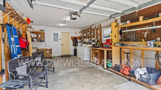 Building Photo - 214 Brookside Ln