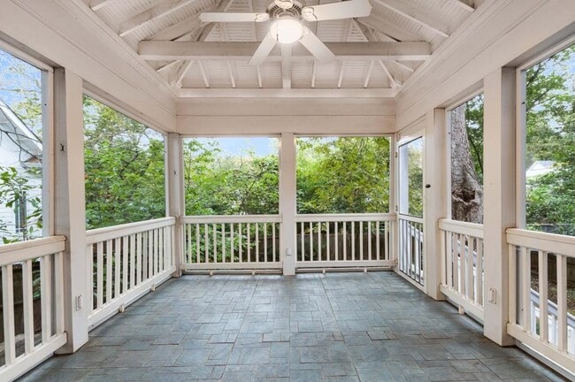 Building Photo - 656 Yorkshire Rd NE