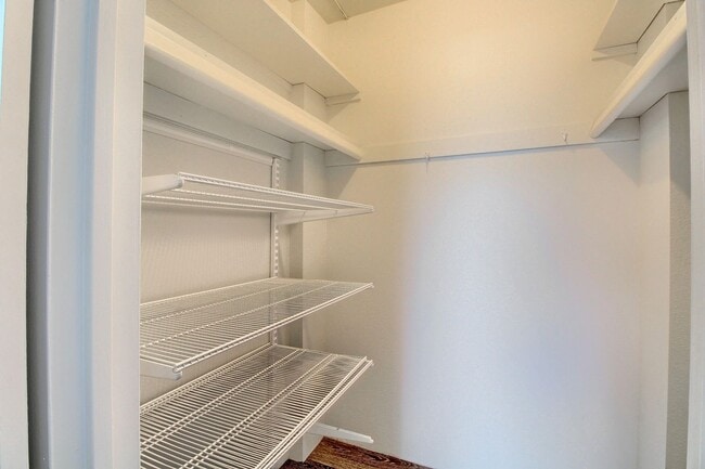 Building Photo - Gorgeous highrise apartment in Washington ...