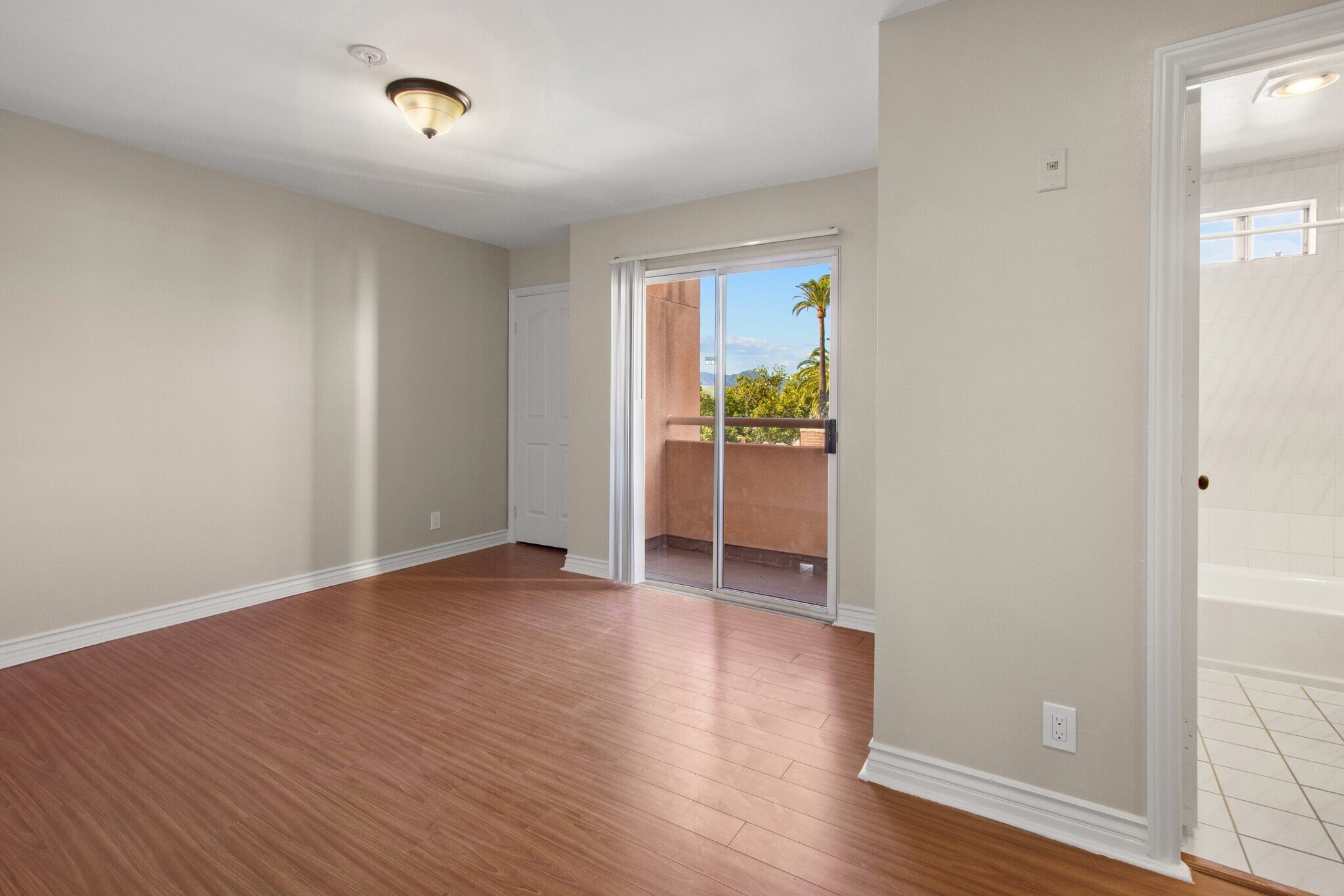 Building Photo - 321 W Dryden St