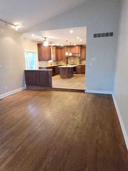 Building Photo - 12 Jared Ct