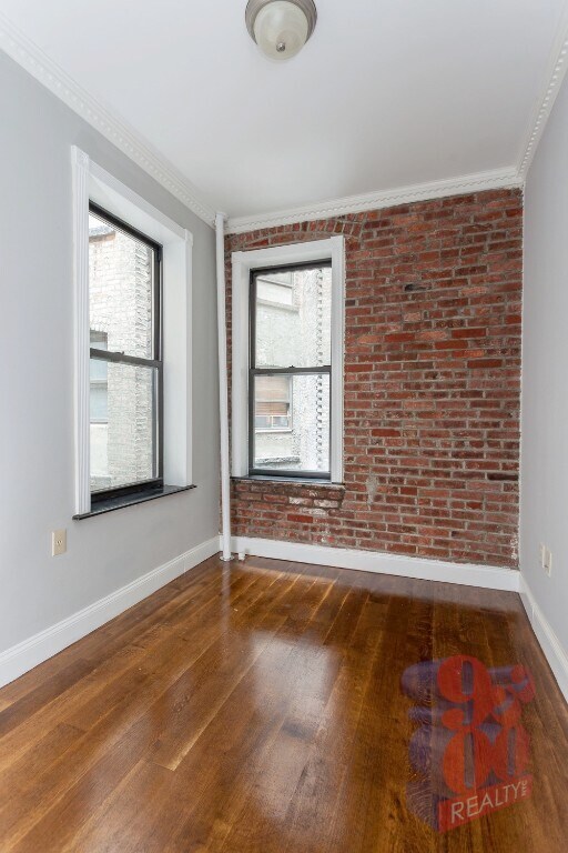 Building Photo - 309 E 8th St