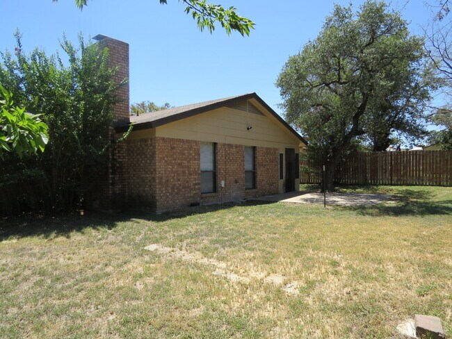 Building Photo - 519 Myra Lou Ave