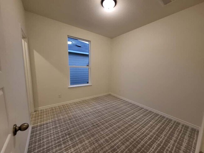 Building Photo - New Home In Cul de sac