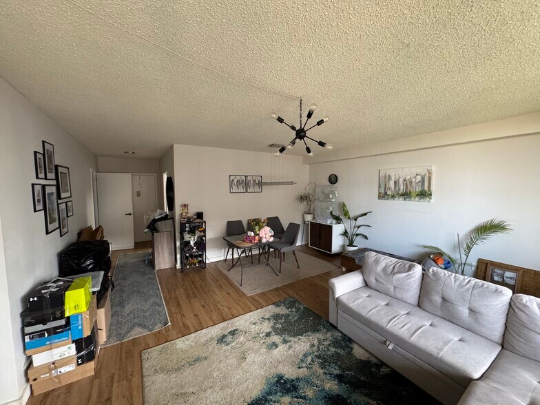 Living room - 3705 S George Mason Dr