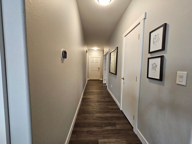 Building Photo - Beautiful, updated home in well-established Puyallup neighborhood!