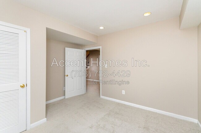 Building Photo - 210 S 26th St