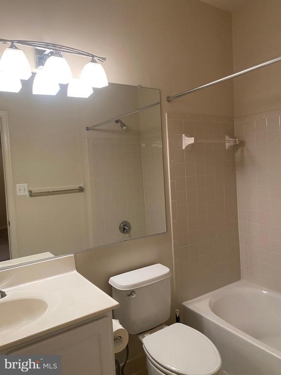 Building Photo - 8049 Crescent Park Dr