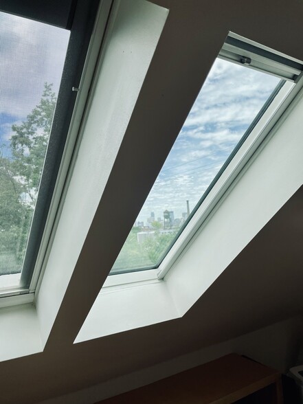 Building Photo - 1701 Taylor St NE