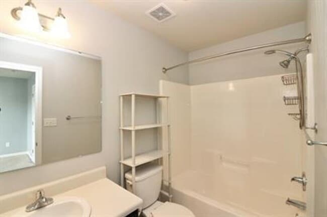 Building Photo - 198 Collinwood Dr