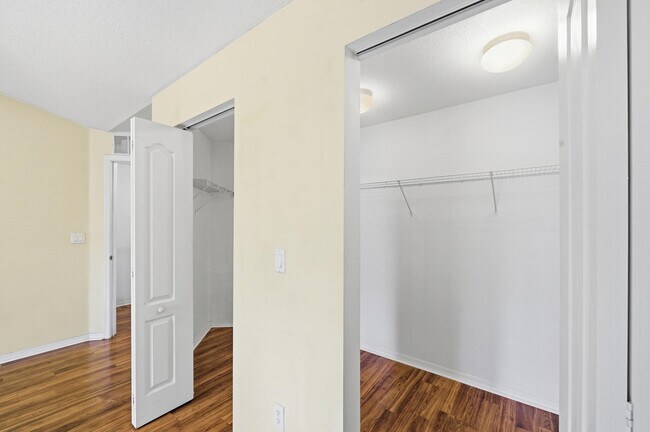 Building Photo - 1810 Seminole Palms Dr