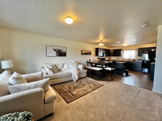 Building Photo - 2 Bedroom 2.5 bathroom Townhouse in Greeley