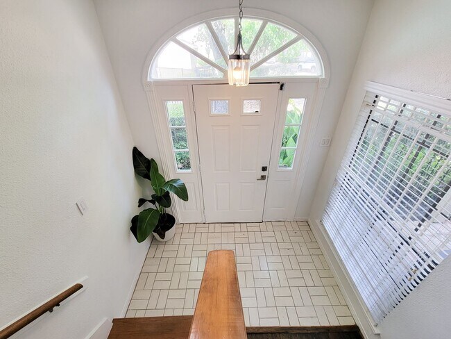 Building Photo - 2220 Bering Dr