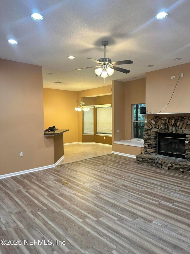 Building Photo - 5480 Cutwater Ln S