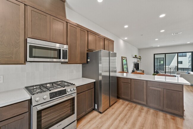 Building Photo - 1517 D Vermont St