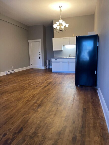 Building Photo - 19 W Central St