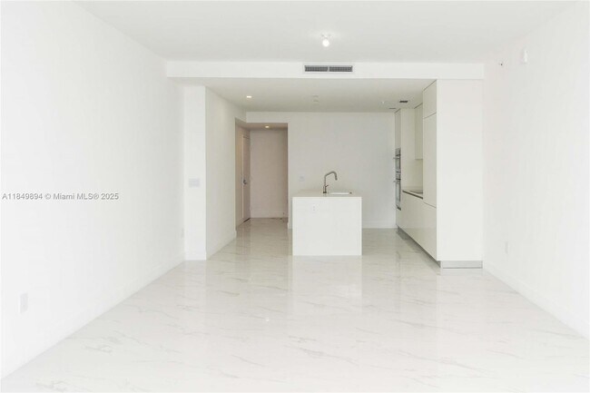 Building Photo - 700 NE 24th St