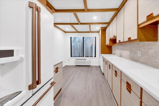 Building Photo - 500 High Point Dr