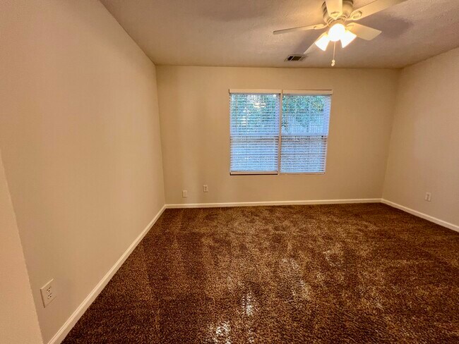 Building Photo - 707 Porter Ln