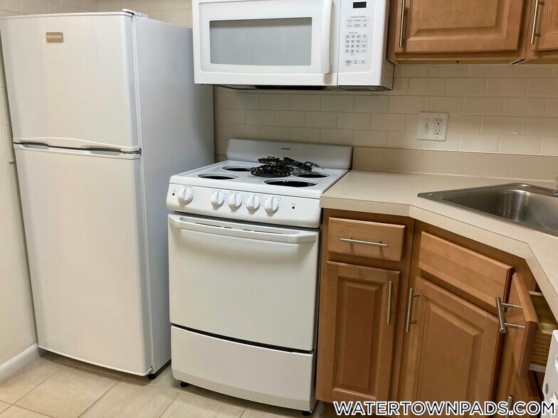 Building Photo - 16 Whites Ave