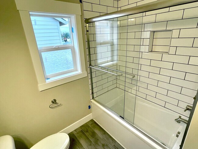 Building Photo - LASHJ02